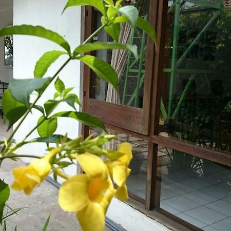 Isro Guesthouse Syariah Kepanjen Buitenkant foto