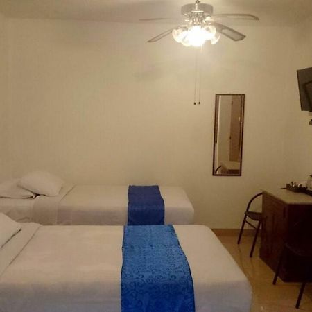 Isro Guesthouse Syariah Kepanjen Buitenkant foto