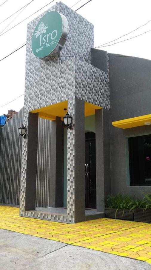 Isro Guesthouse Syariah Kepanjen Buitenkant foto