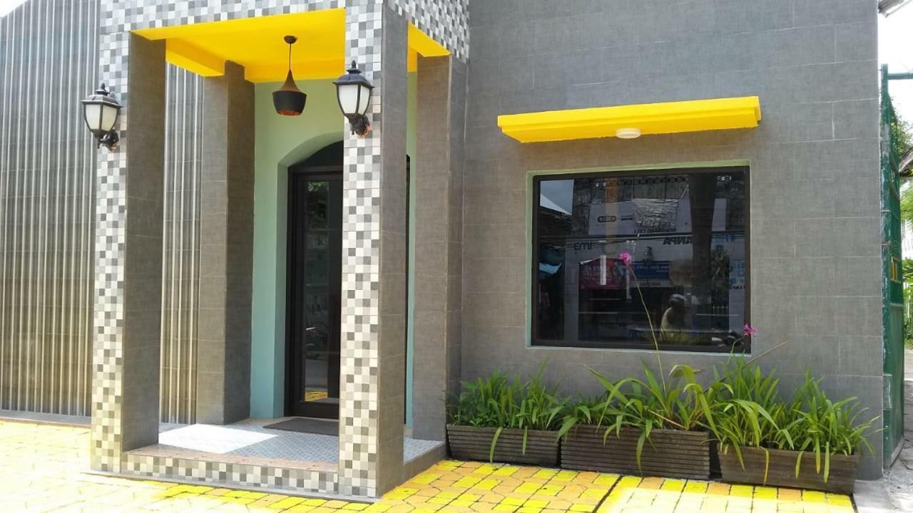 Isro Guesthouse Syariah Kepanjen Buitenkant foto