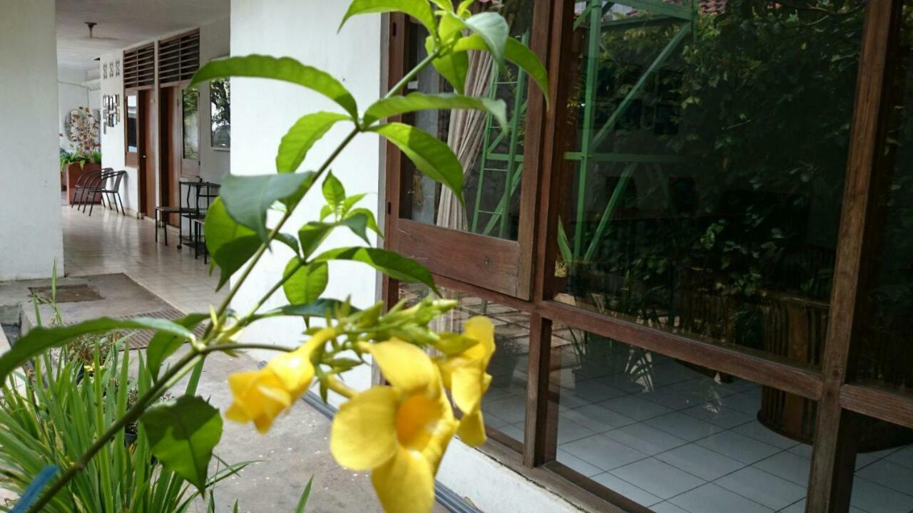 Isro Guesthouse Syariah Kepanjen Buitenkant foto