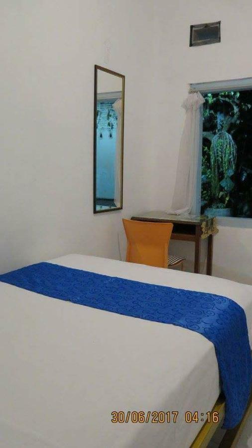 Isro Guesthouse Syariah Kepanjen Buitenkant foto