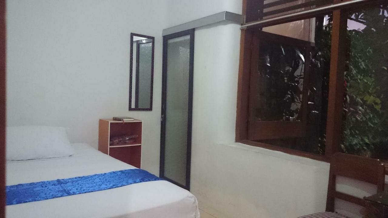Isro Guesthouse Syariah Kepanjen Buitenkant foto