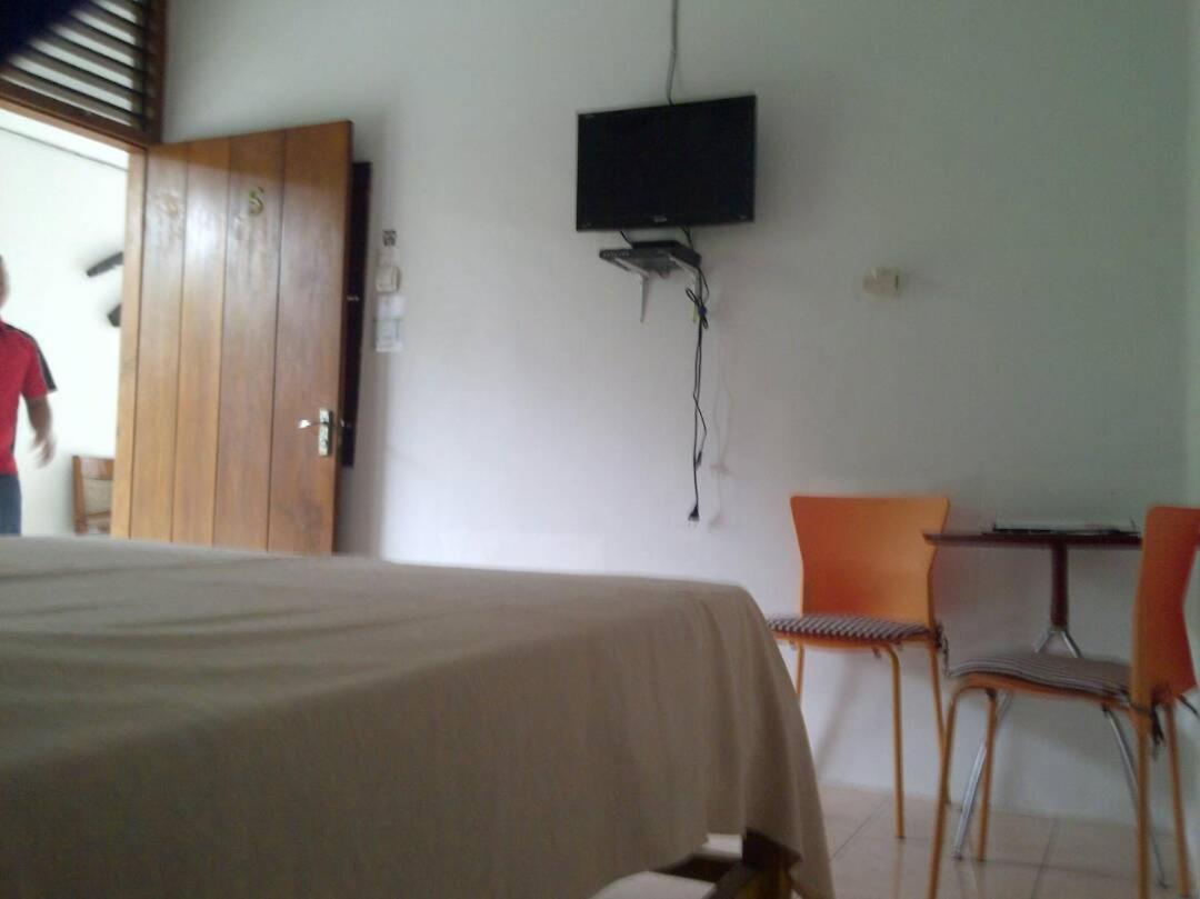Isro Guesthouse Syariah Kepanjen Buitenkant foto